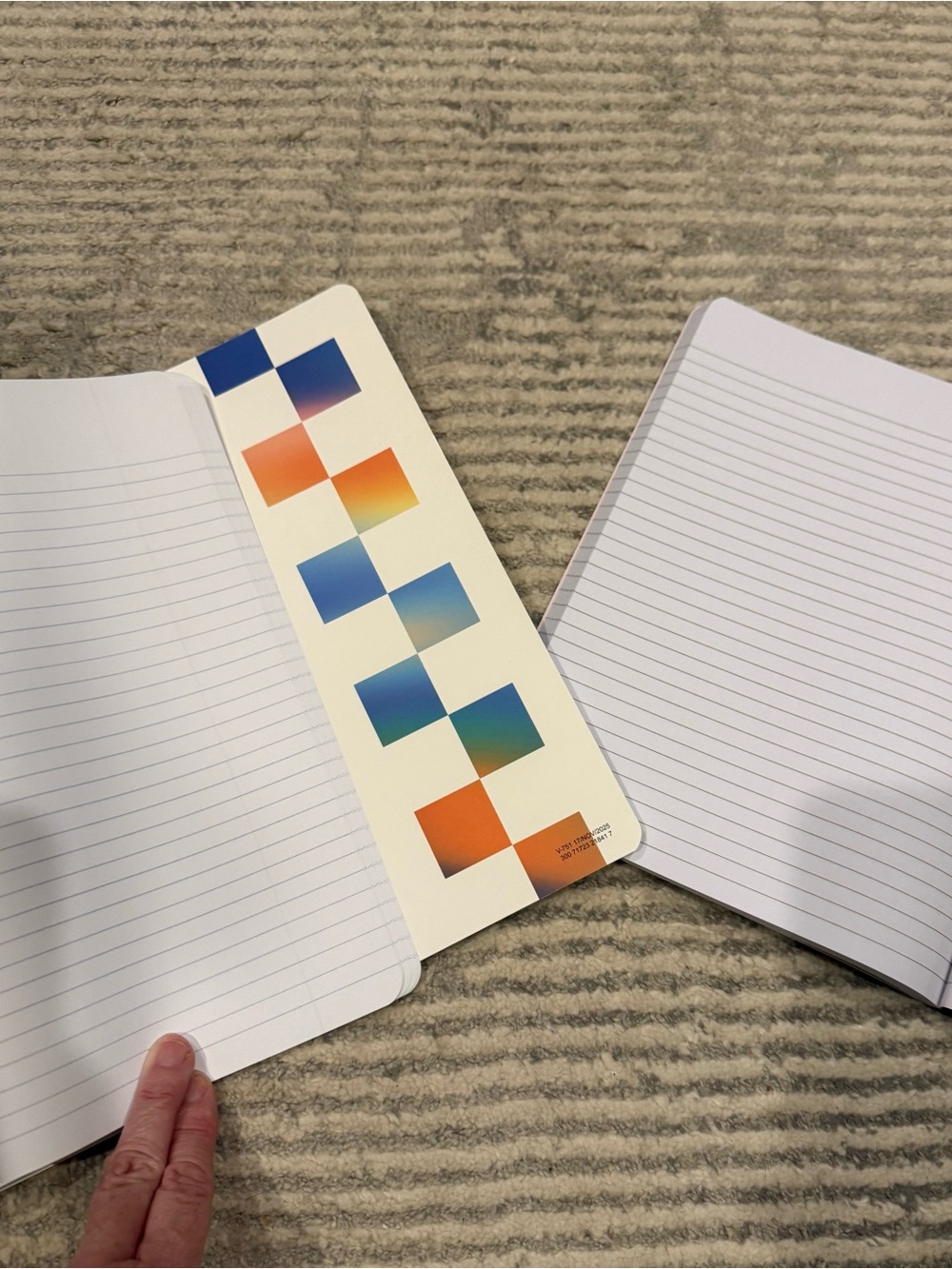 2 Modern, Stylish Notebboks - Picture 6 of 6